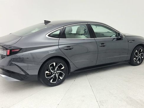 Used 2025 Hyundai Sonata SEL FWD image 7