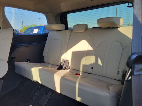 Used 2018 Ford Expedition Platinum image 16