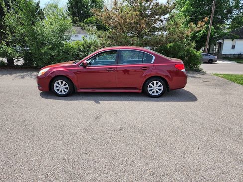 Used 2011 Subaru Legacy 2.5i Premium AWD/4WD image 3