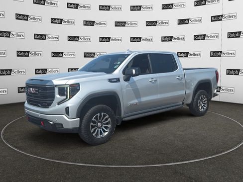 Used 2022 GMC Sierra 1500 AT4 w/ AT4 Premium Package AWD/4WD image 2