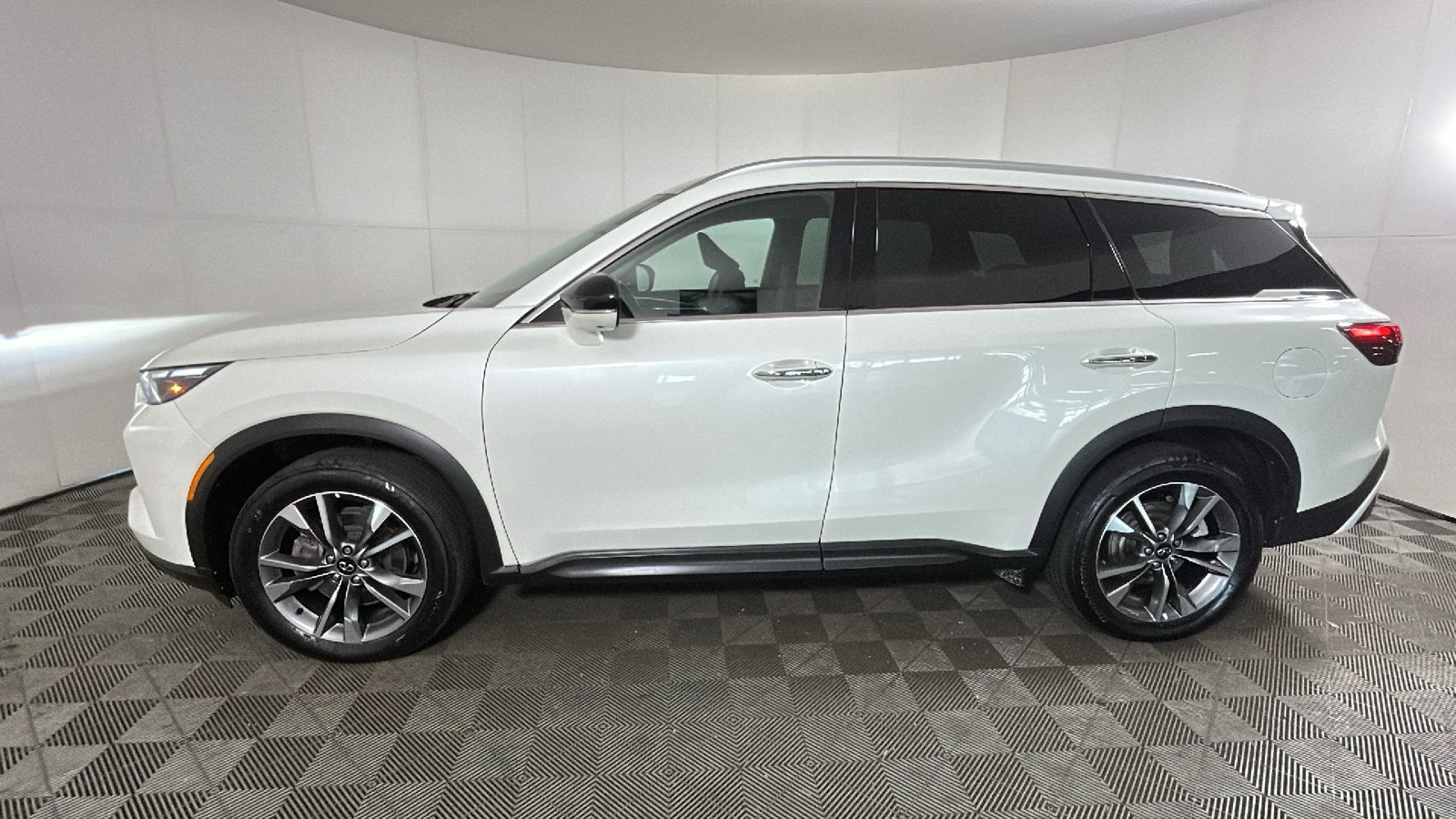 Used 2024 INFINITI QX60 Luxe AWD/4WD image 5