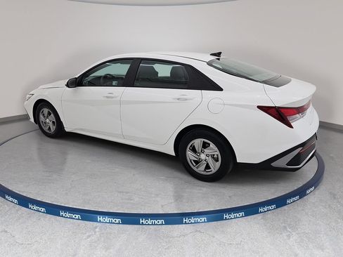 Used 2024 Hyundai Elantra SE FWD image 9