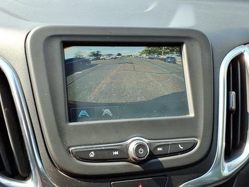 Used 2018 Chevrolet Equinox LT FWD image 16