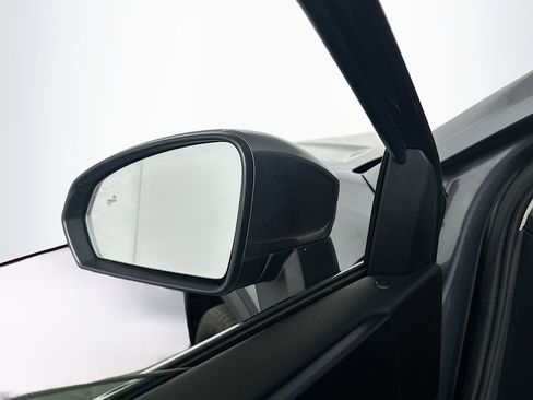 Used 2024 Volkswagen Taos SE w/ Panoramic Sunroof Package image 16