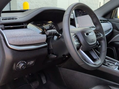 Used 2024 Jeep Compass Latitude image 12