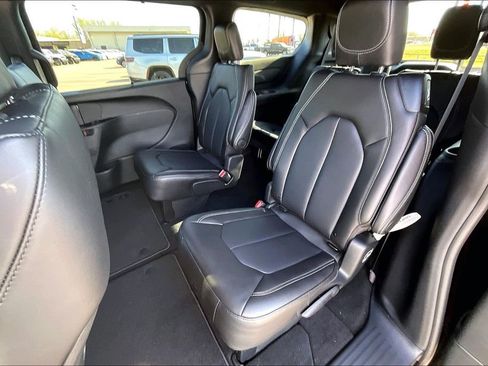 New 2026 Chrysler Pacifica Select image 10