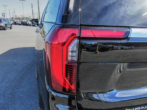 New 2026 GMC Yukon XL Elevation image 6