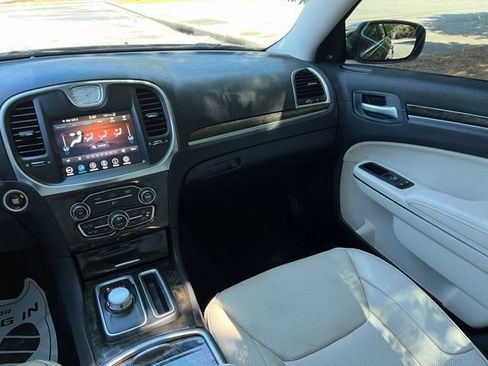 Used 2018 Chrysler 300 Limited AWD/4WD image 29