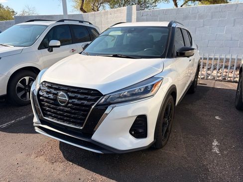 Certified 2021 Nissan Kicks SR FWD image 2