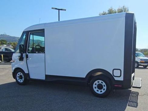 New 2025 Chevrolet Brightdrop 400 w/ Battery Pack, Max Range AWD/4WD image 6