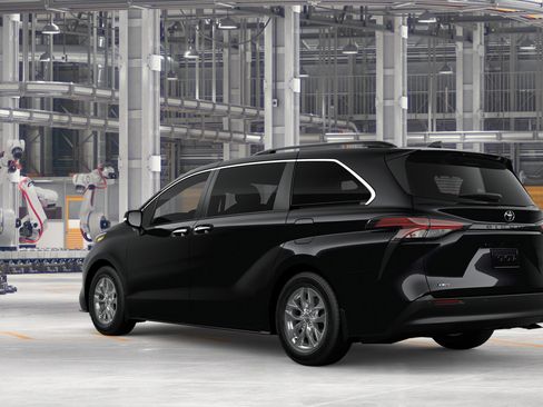 New 2026 Toyota Sienna XLE FWD image 8