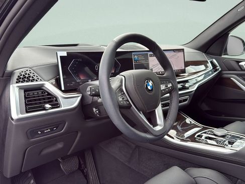 Certified 2025 BMW X5 xDrive40i w/ Parking Assistance Package image 4