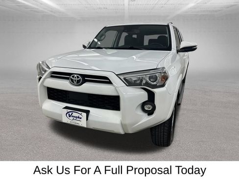 Used 2022 Toyota 4Runner SR5 Premium w/ Moonroof Package AWD/4WD image 5