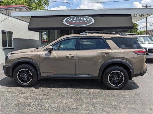Used 2024 Nissan Pathfinder Rock Creek AWD/4WD image 2