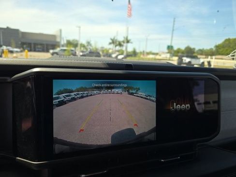 Used 2025 Jeep Wrangler Sahara image 15
