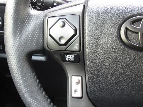 Used 2022 Toyota 4Runner Limited AWD/4WD image 25