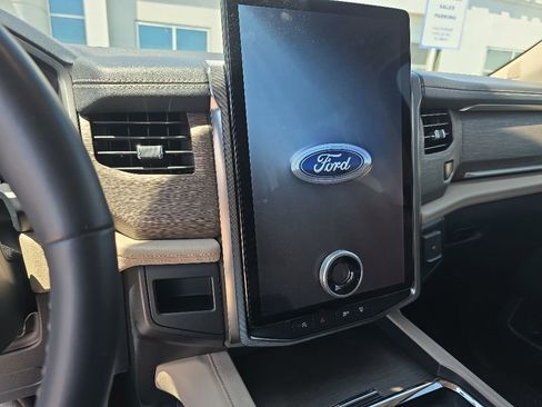 Used 2024 Ford Expedition Limited RWD image 16