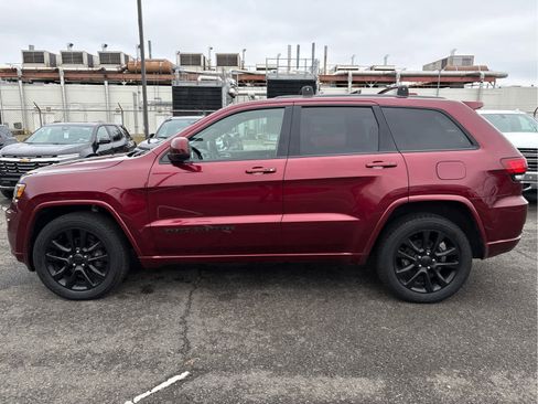 Used 2018 Jeep Grand Cherokee Altitude image 5