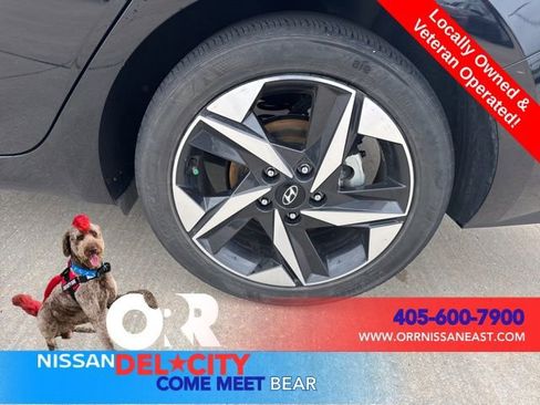 Used 2023 Hyundai Elantra SEL w/ Convenience Package image 9