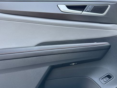 New 2025 Volkswagen Atlas Peak Edition SE image 9