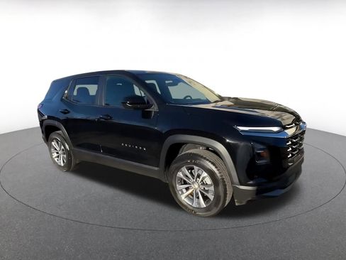 Used 2025 Chevrolet Equinox LT image 2