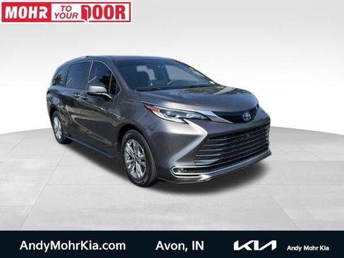 Used 2022 Toyota Sienna Platinum AWD/4WD image 1