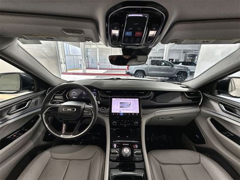 Used 2023 Jeep Grand Cherokee Overland image 23