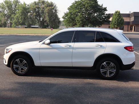 Used 2019 Mercedes-Benz GLC 300 4MATIC w/ Premium Package image 9