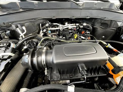 Used 2022 Ford Explorer XLT w/ Equipment Group 202A image 8