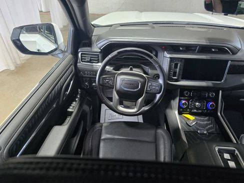 Used 2024 GMC Yukon XL Denali w/ Advanced Technology Package AWD/4WD image 15