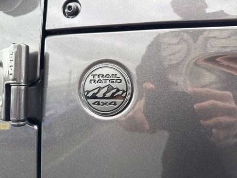 Used 2024 Jeep Gladiator Sport image 12