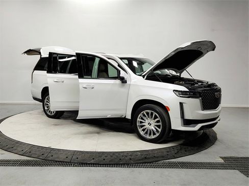 Used 2021 Cadillac Escalade ESV Premium Luxury w/ Performance Package image 9