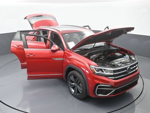 Used 2021 Volkswagen Atlas Cross Sport SE w/ Panoramic Sunroof Package FWD image 65