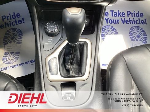 Used 2017 Jeep Cherokee Limited AWD/4WD image 34