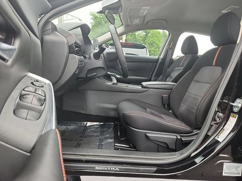 Certified 2025 Nissan Sentra SR w/ Midnight Edition FWD image 14