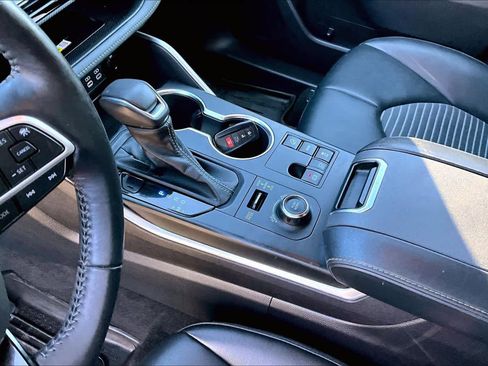 Used 2023 Toyota Highlander XSE AWD/4WD image 16