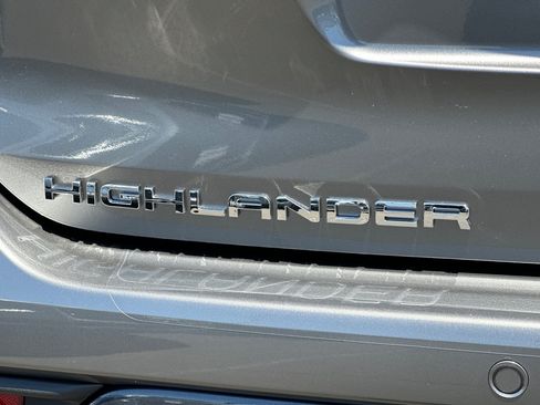 Certified 2026 Toyota Highlander Limited AWD/4WD image 28
