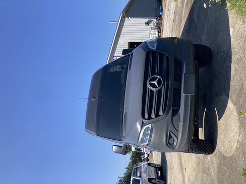 Used 2024 Mercedes-Benz Sprinter 2500 image 8