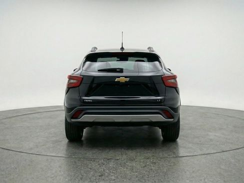 Used 2025 Chevrolet Trax LT image 7
