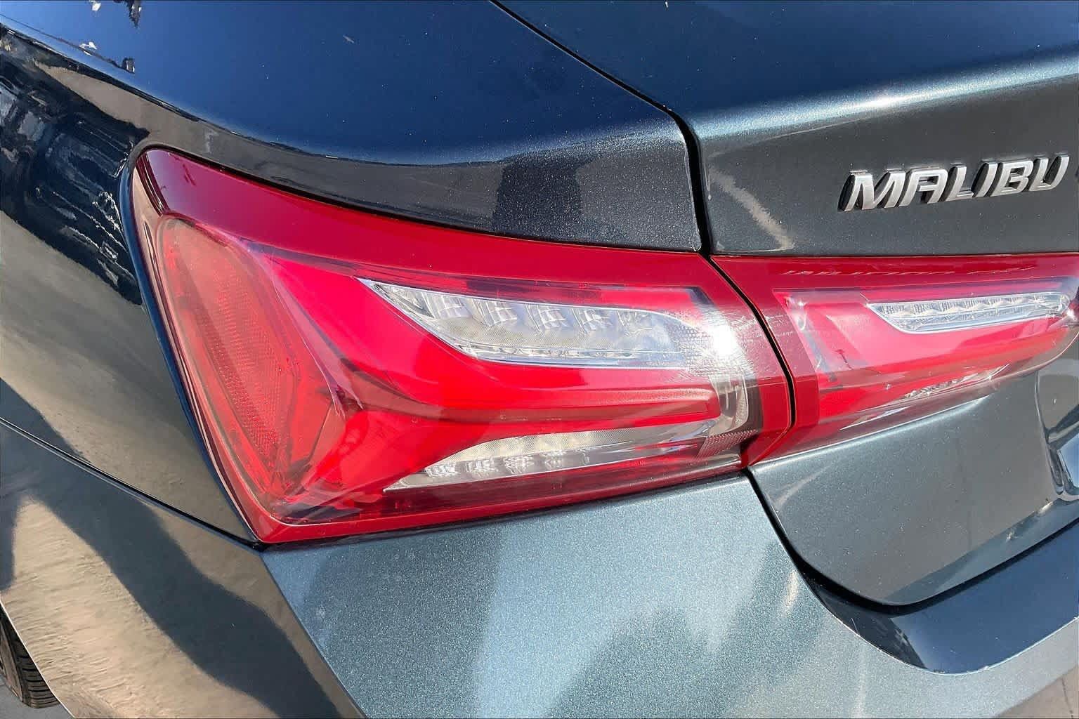 Used 2020 Chevrolet Malibu Premier FWD image 23