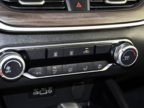 Used 2024 Nissan Altima 2.5 SV FWD image 29