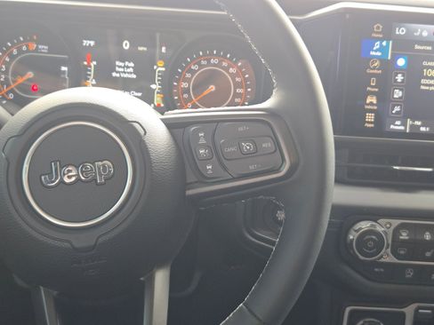 Used 2025 Jeep Gladiator Sport image 20