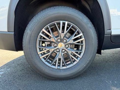 New 2026 Chevrolet Traverse LT w/ Driver Confidence Package FWD image 9