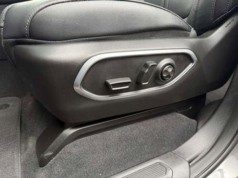 New 2025 Jeep Wagoneer L Series II w/ Premium Group I image 19