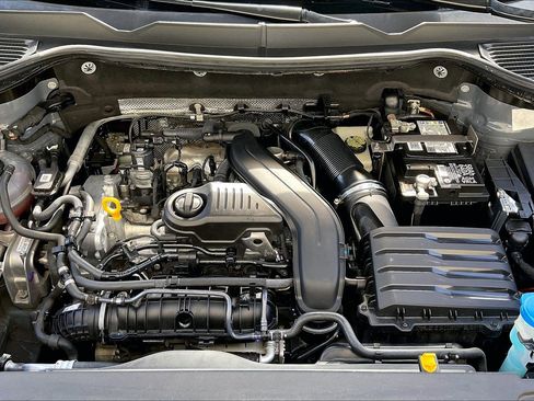 Certified 2023 Volkswagen Taos SE w/ Black Wheel Package image 9