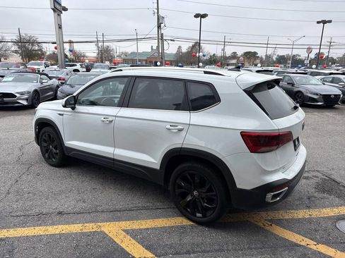 Used 2024 Volkswagen Taos SE image 6