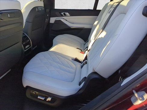 Used 2025 BMW X7 xDrive40i image 21
