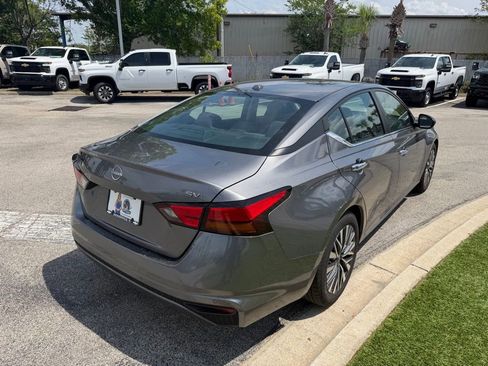 Used 2024 Nissan Altima 2.5 SV FWD image 4