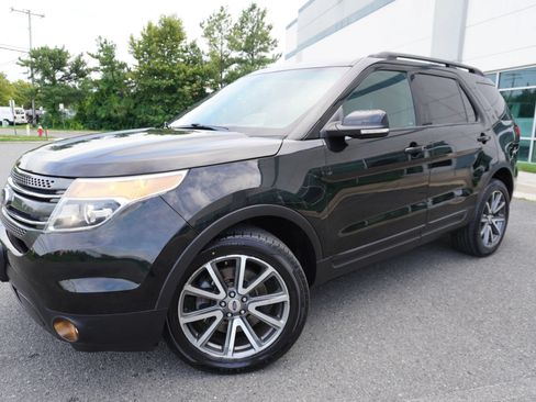 Used 2015 Ford Explorer XLT w/ Equipment Group 202B AWD/4WD image 3