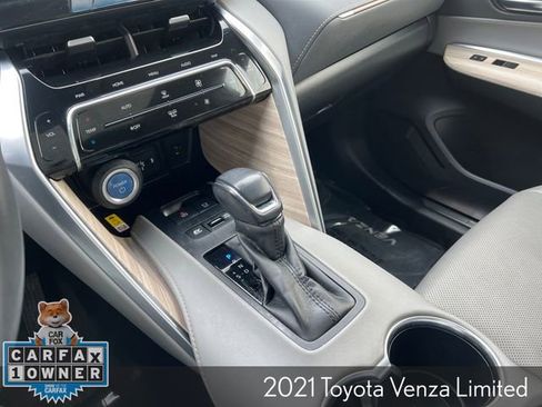 Used 2021 Toyota Venza Limited image 22